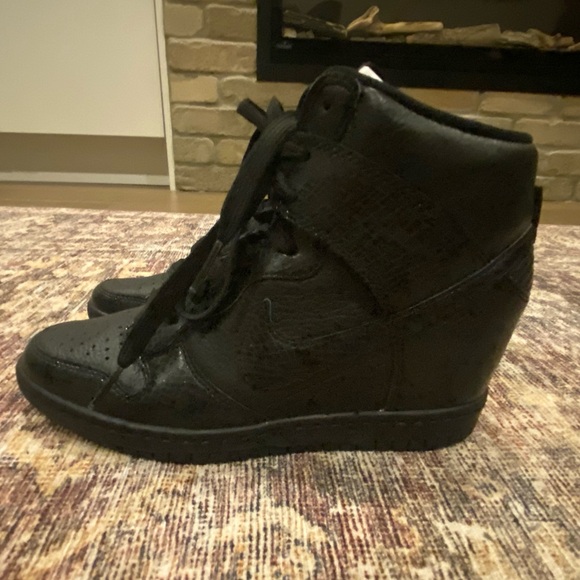 Nike Dunk Sky High Hidden Wedge Sneaker - Picture 6 of 8